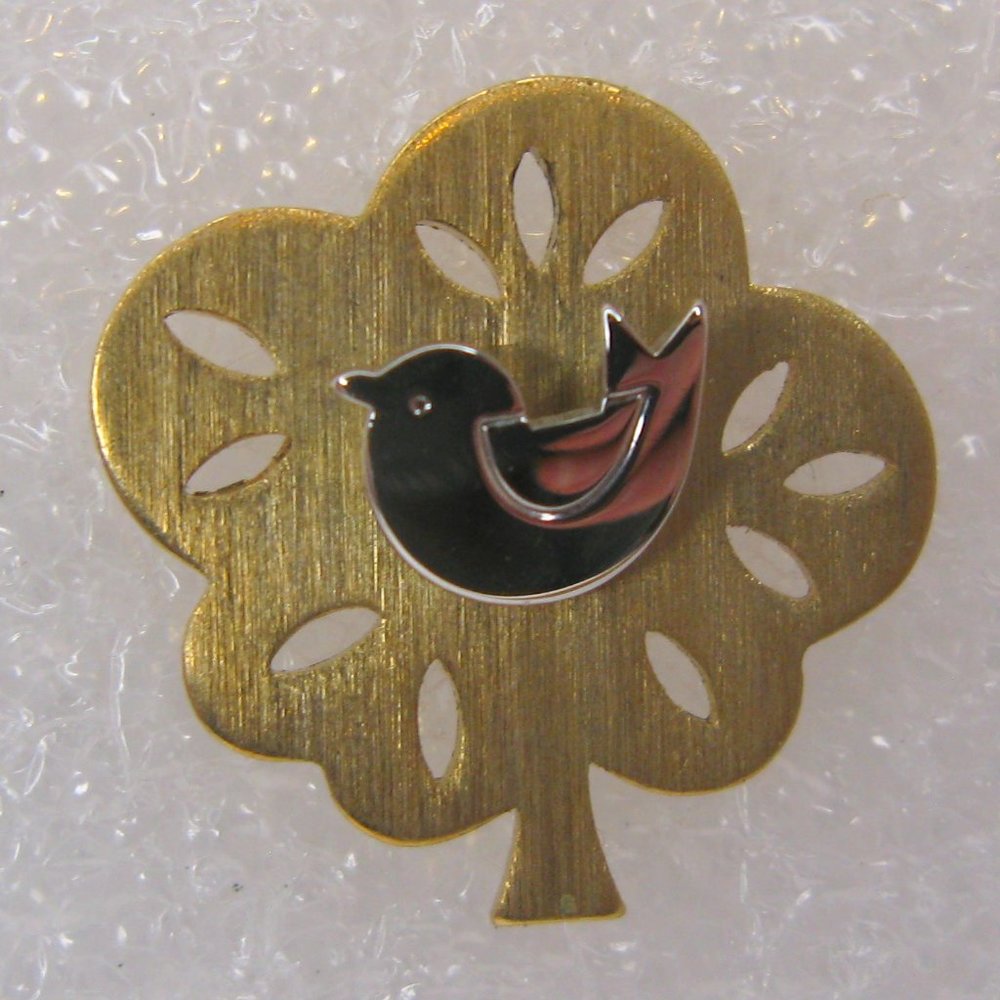 Avon Partridge in Pear Tree Tack Pin 1979